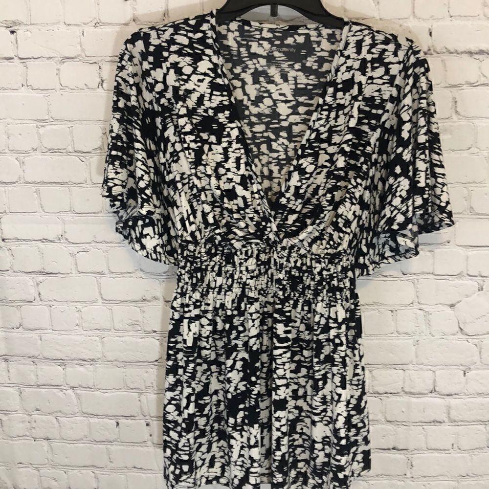 Liz Lange maternity top